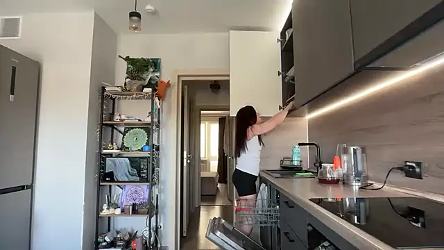 jainesummer online show from April 16, 8:25 am