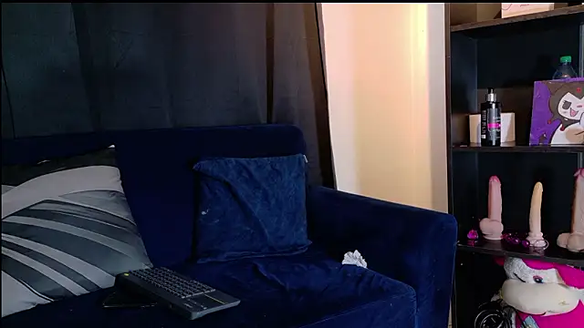 yulianademond66 online show from March 11, 8:44 pm