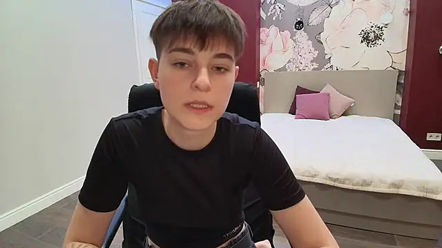 EmiliaYours online show from September 26, 3:09 pm