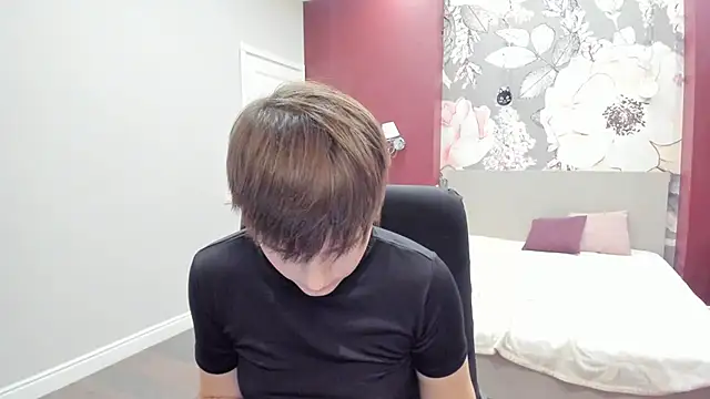 EmiliaYours online show from November 18, 5:58 pm