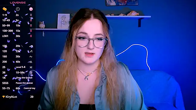 luna berryy online show from October 11, 7:49 pm