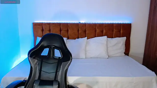 alexiaaross online show from October 24, 8:10 am