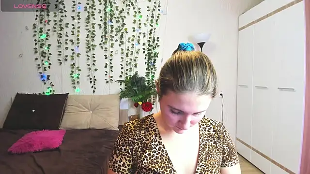 Miss Elsa  online show from December 4, 2:41 pm