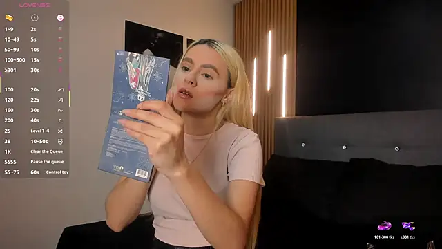 miacarperr1 online show from March 31, 9:15 pm