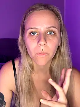 lunawolf21 online show from October 14, 7:16 pm