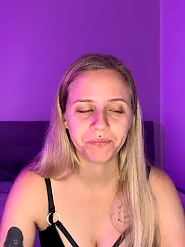 lunawolf21 online show from October 16, 6:27 am