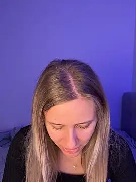 lunawolf21 online show from February 11, 7:43 am