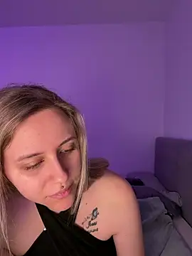 lunawolf21 online show from March 2, 7:48 am