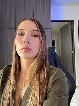 SophieRaily  online show from September 12, 9:00 pm