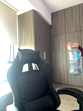 SophieRaily  online show from October 17, 7:06 pm