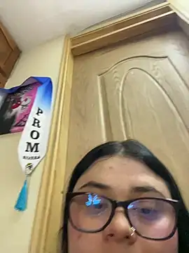 alissonfernandez  online show from February 2, 11:37 pm