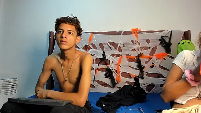 smiths couple online show from October 20, 1:14 pm