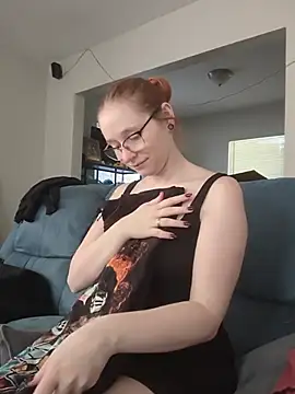 LilyFoxxx online show from November 9, 8:05 pm