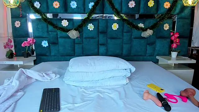 valtira nova online show from December 13, 7:53 pm