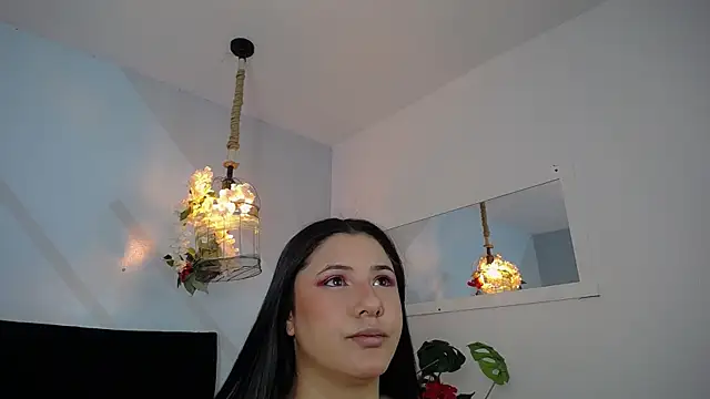 frreeya online show from October 6, 4:01 pm