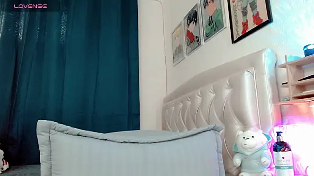 lunalovedoll  online show from April 16, 9:25 pm