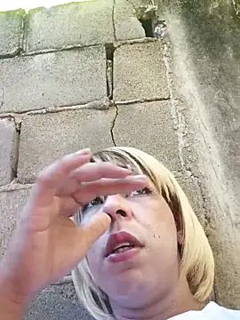 blondebitchlitle online show from December 22, 2:42 pm