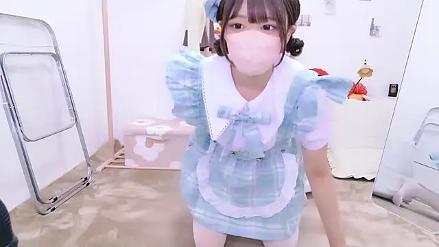 aki zzz online show from April 17, 5:04 pm