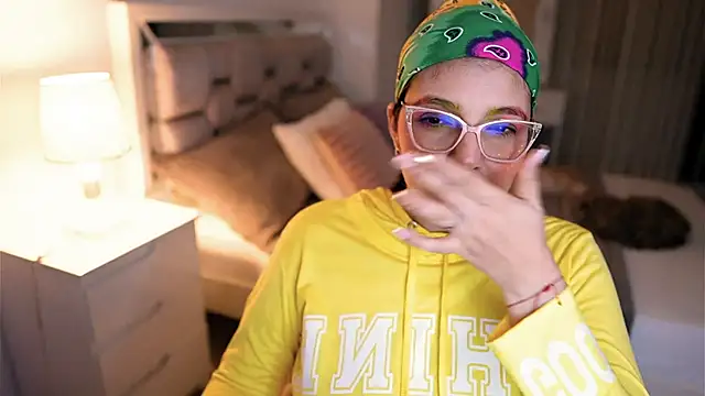 Camilaa bueno online show from October 10, 12:15 am