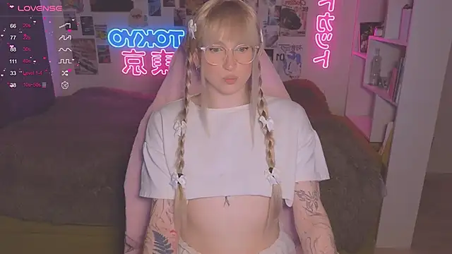 p1nkvenom online show from October 9, 4:22 pm