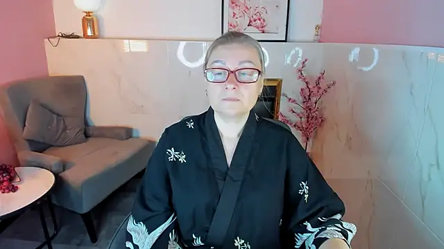 AlexandraKind online show from November 16, 1:55 pm