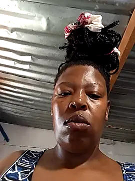 curvyloneah75 online show from May 4, 7:34 am