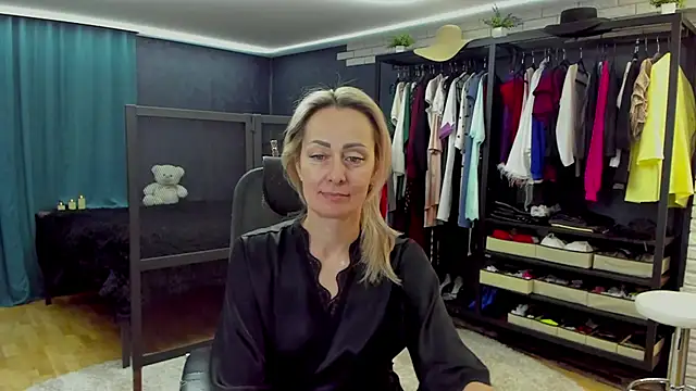 Julia Cherry  online show from March 12, 4:53 pm