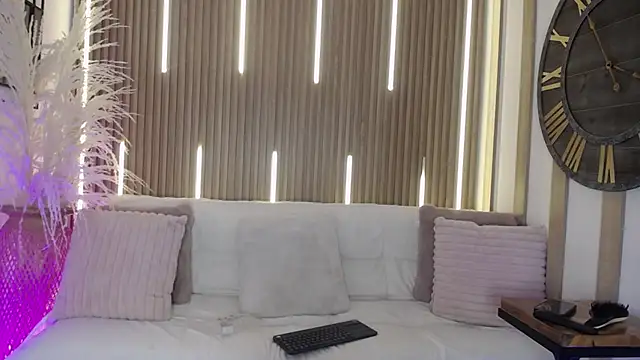 Aniie Doll online show from November 19, 8:31 pm