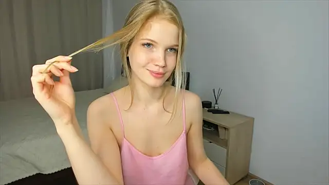 Xloe Queen online show from April 13, 11:11 am