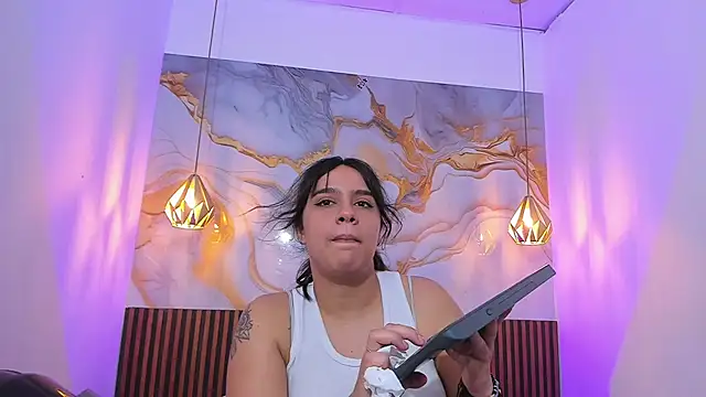 MelissaGilll online show from December 19, 7:39 pm