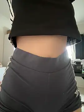 Morguisssz online show from November 18, 9:32 am