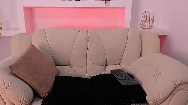 Radiant Naomi online show from September 11, 1:55 pm