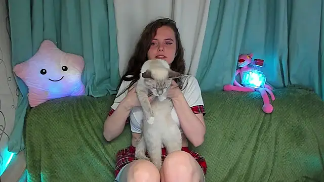 AmA lia  online show from November 14, 1:44 pm