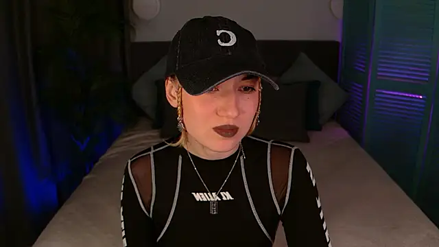 Maddy Garcia online show from October 14, 10:45 pm