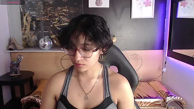 Lili Gomez  online show from October 21, 1:37 pm