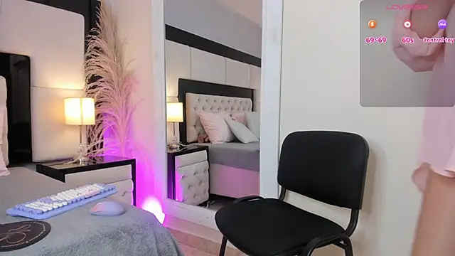 CarlaRossi  online show from March 6, 8:59 pm