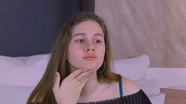 EllieHayes online show from March 16, 10:24 pm