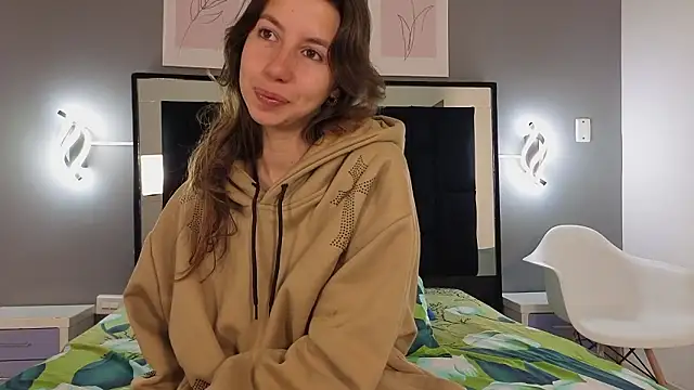 jolie lov online show from February 9, 1:24 pm