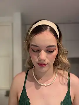 NicoleCut online show from April 11, 9:57 am