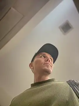 adam-rivera online show from December 18, 1:32 am