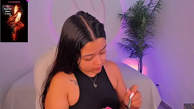 Ariana Pierce online show from December 19, 12:30 pm