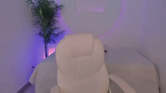 Ariana Pierce online show from December 17, 12:31 pm