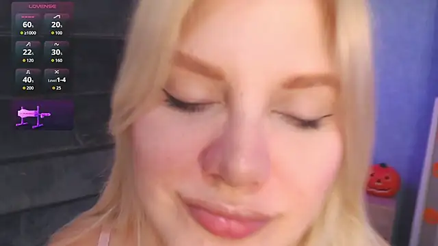 CrystalWoods94 online show from October 20, 1:36 pm