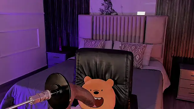 Lillyortiz online show from March 5, 8:15 pm