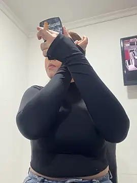 SaraBraun  online show from November 17, 2:40 pm