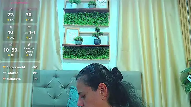 sasi luna online show from December 17, 8:24 pm