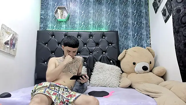 exotic hot couple online show from December 19, 8:34 pm