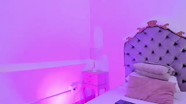 rebeca watsson online show from November 7, 11:27 am