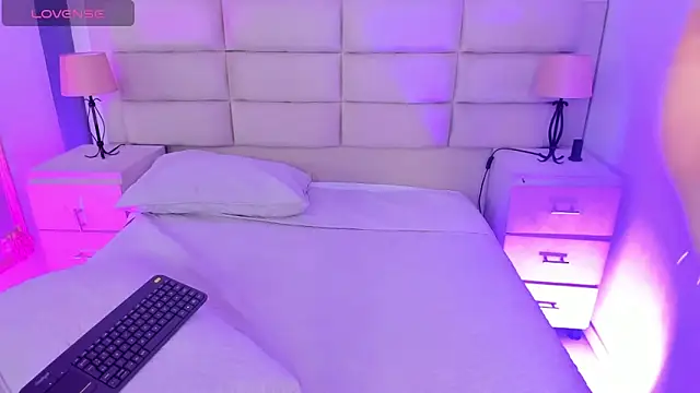 RoseCassie online show from September 9, 1:33 pm