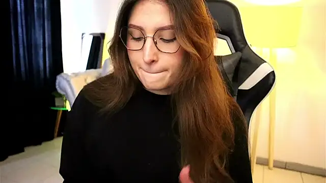 Daisha Riley online show from September 26, 4:15 pm